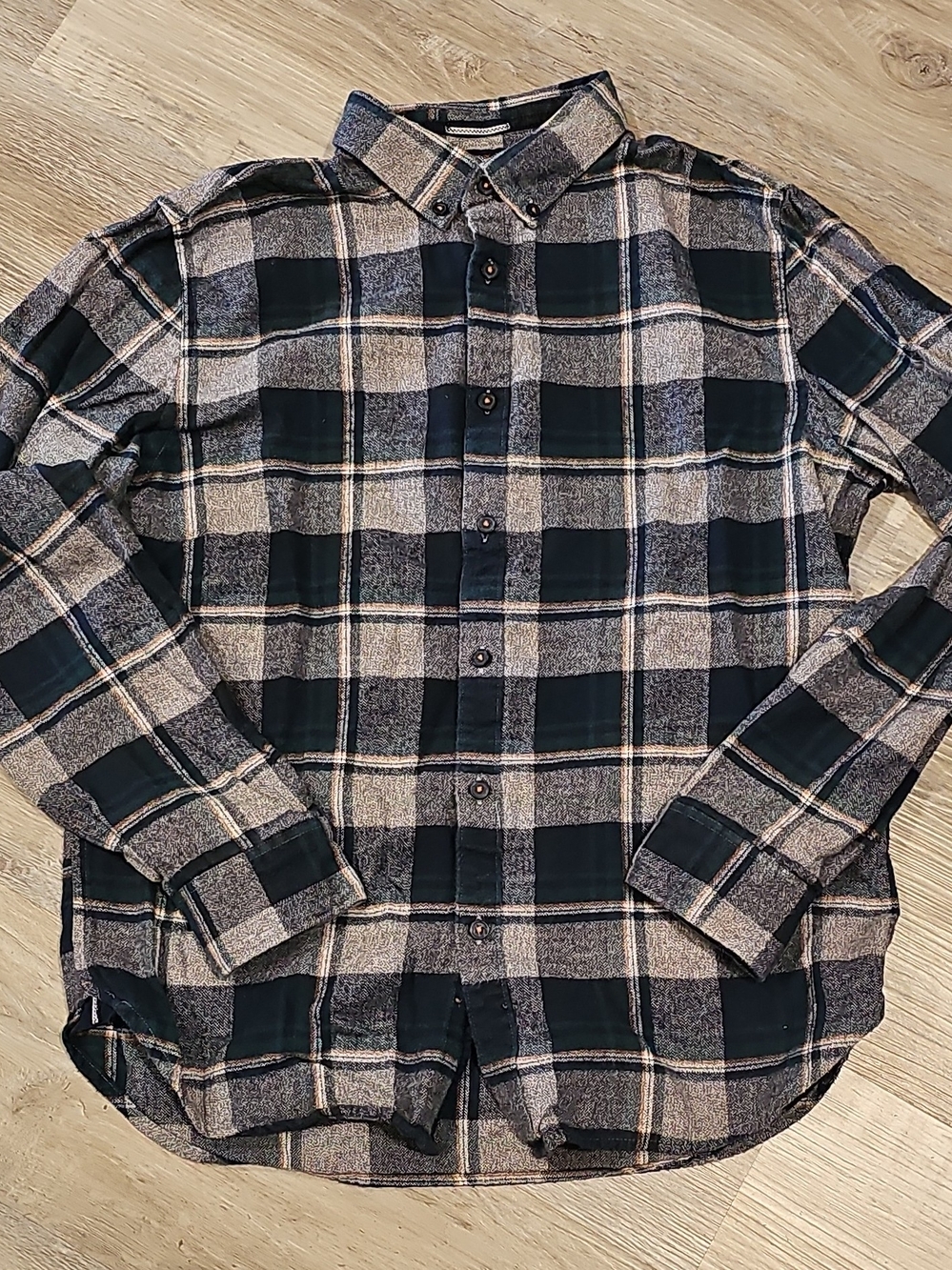 Denim & Flower Navy and Gray Plaid Button-Down Shirt with Subtle Cream Stripes M
